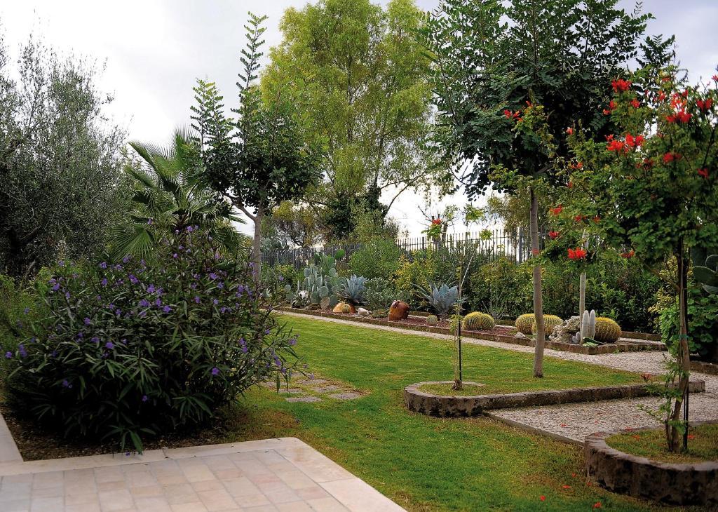 Il Giardino Del Te Hotel Barletta Exterior photo